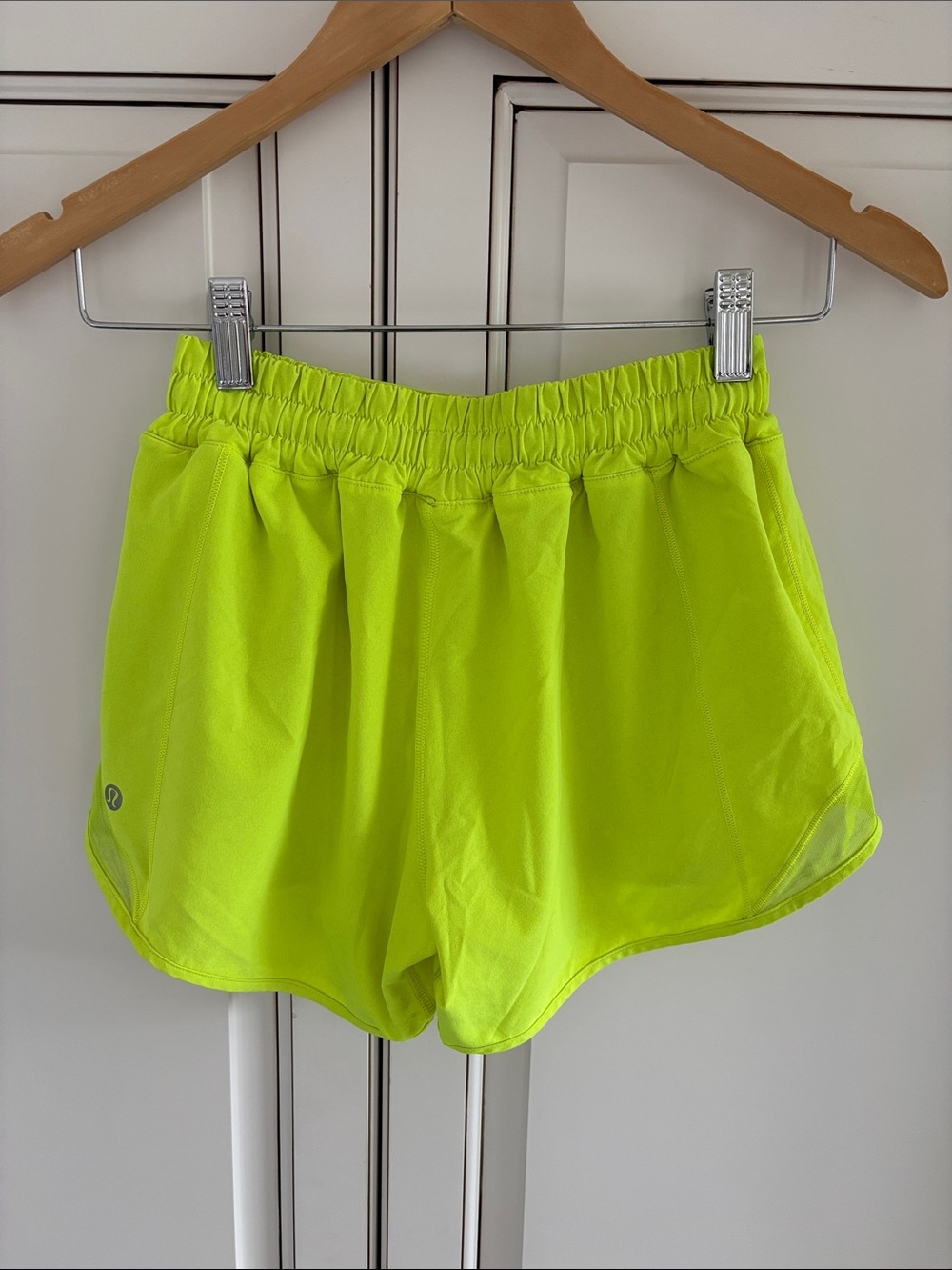 Lululemon Hotty Hot Yellow Shorts Women’s Sizes 4 Tall